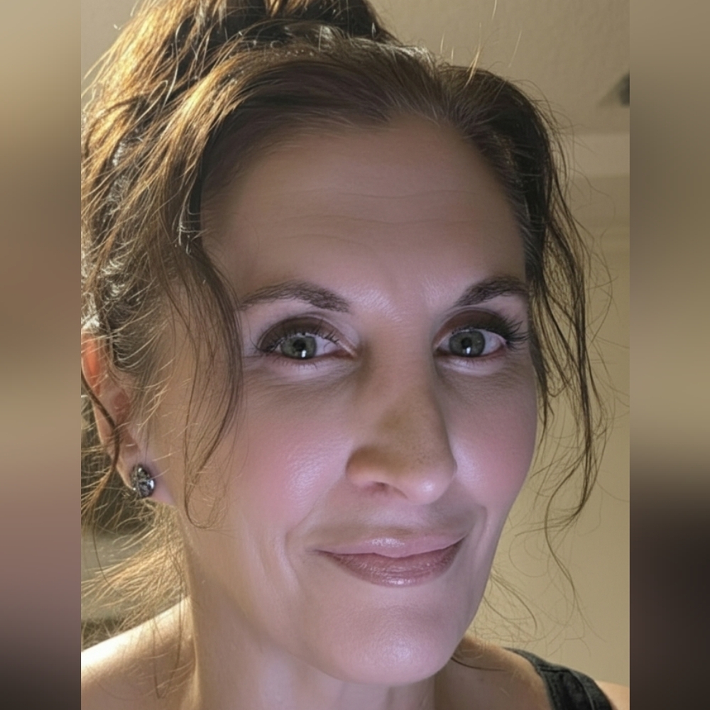 Hi, I'm Ree (or Dharma), at your service. Open to bundles, ideas & offers!